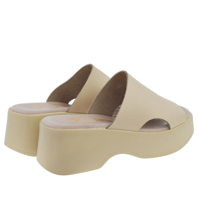 Klapki skórzane na koturnie beżowe Lemar