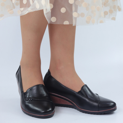 Чорні жіночі туфлі на танкетці Potocki 