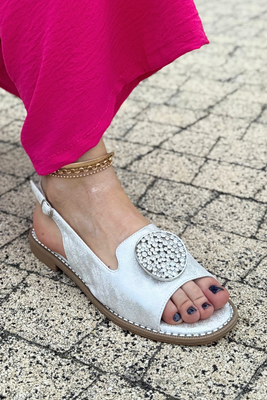 Wygodne sandały srebrne z ekoskóry z ozdobą