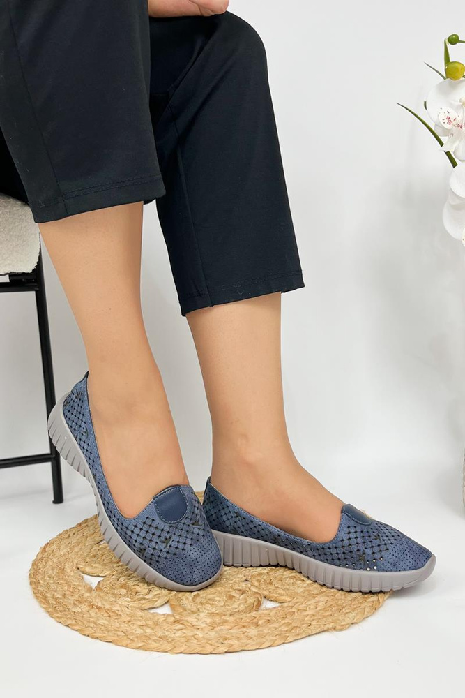 Жіночі сині ажурні туфлі на плоскому ходу
