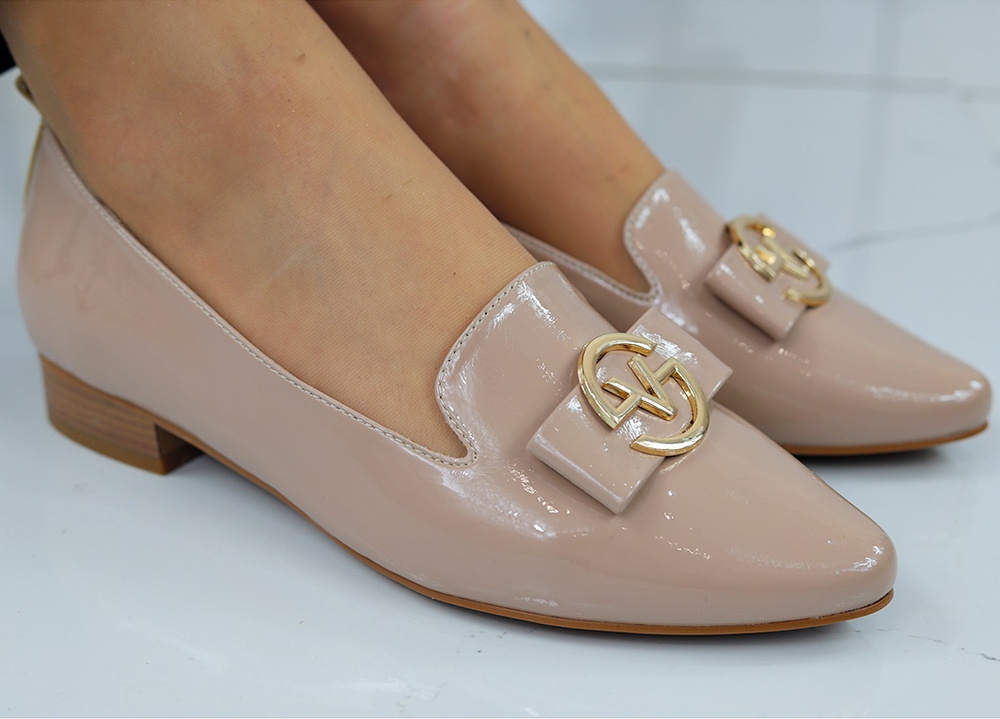 Елегантні лаковані мокасини на низькому каблуці від Vinceza