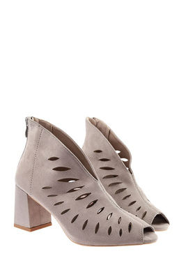 Szare botki zamszowe ażurowe na klocku z zamkiem na pięcie