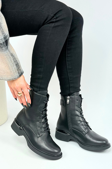 Чорні шкіряні ботильйони з високою шнурівкою на платформі