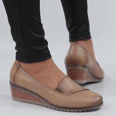 Бежеві жіночі туфлі на танкетці Potocki 