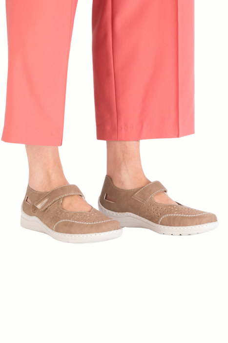 Жіночі бежеві ажурні туфлі на липучці, виготовлені з еко шкіри