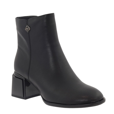 Чорні шкіряні ботильйони Artiker
