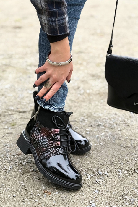 Чорні лаковані ботильйони Filippo