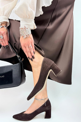 Czółenka skórzane welurowe na słupku brązowe 