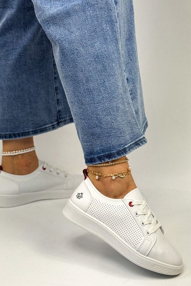 Білі жіночі спортивні туфлі на перфорованій платформі