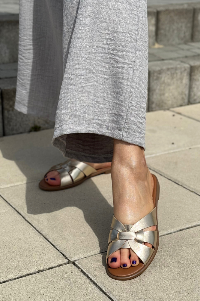 Platynowe klapki damskie skórzane płaskie Ryłko