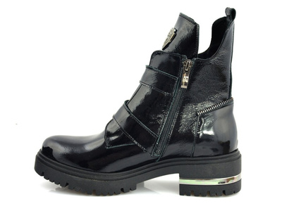 Чорні лаковані черевики LEMAR 60310