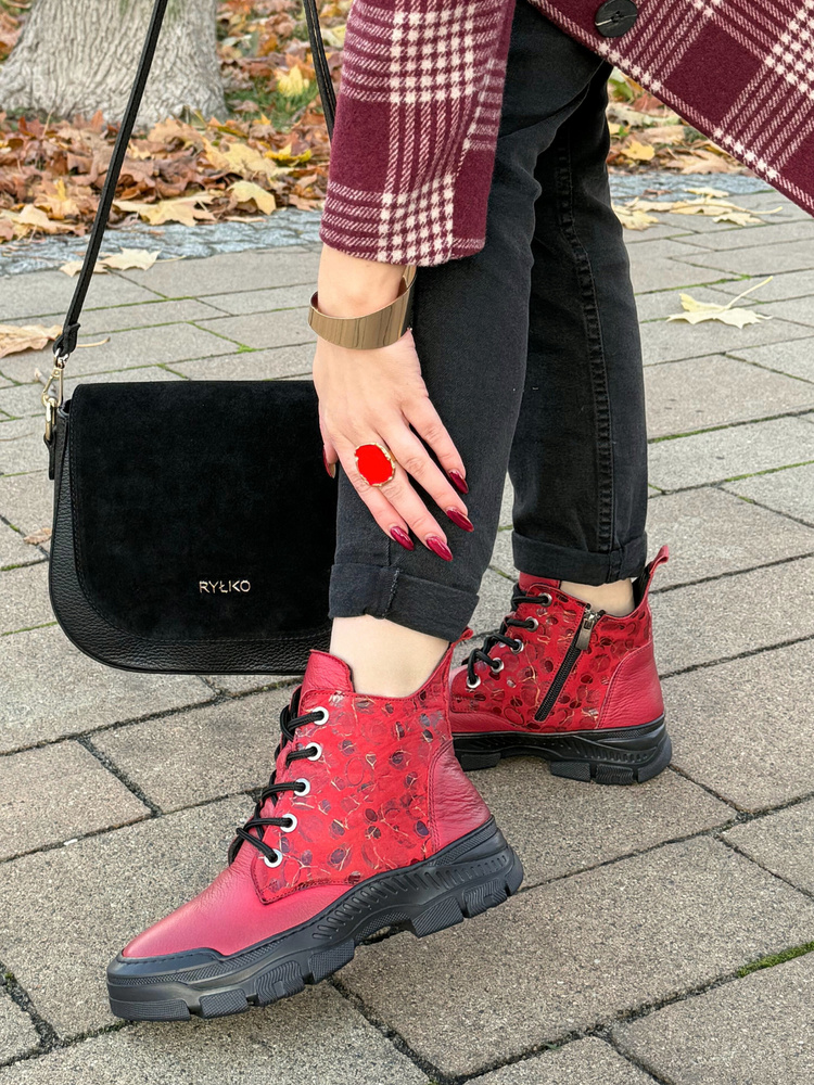 Trzewiki botki damskie skórzane sznurowane z zamkiem czerwone
