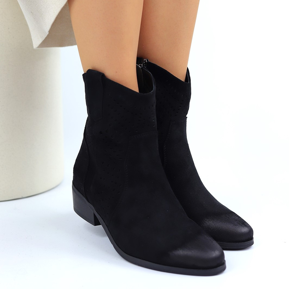 Замшеві утеплені ковбойські чоботи на чорних шпильках