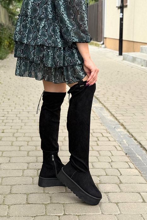 Чоботи замшеві чорні, на плоскому ходу, вище коліна