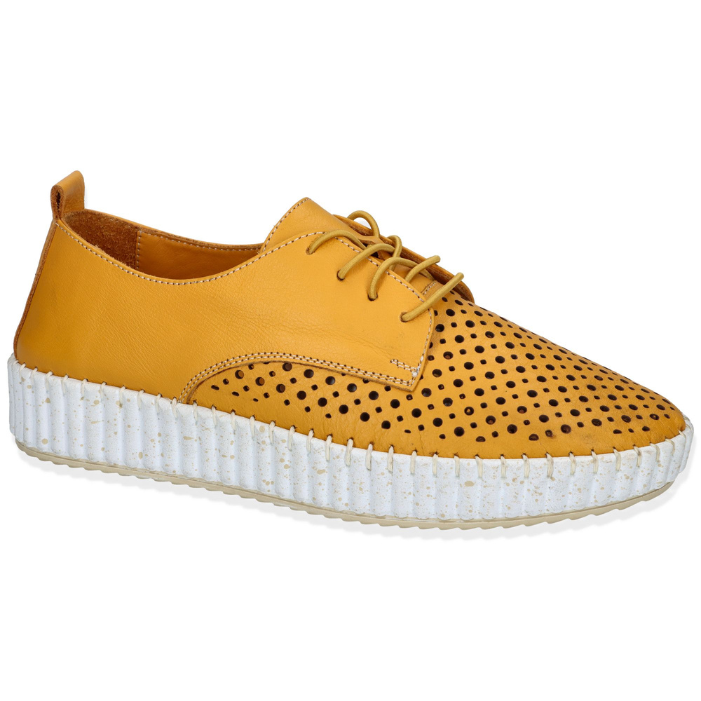 Жіночі жовті ажурні шкіряні туфлі на платформі
