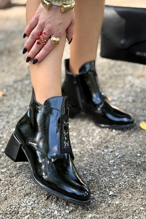 Золоті ажурні ботильйони з вирізами