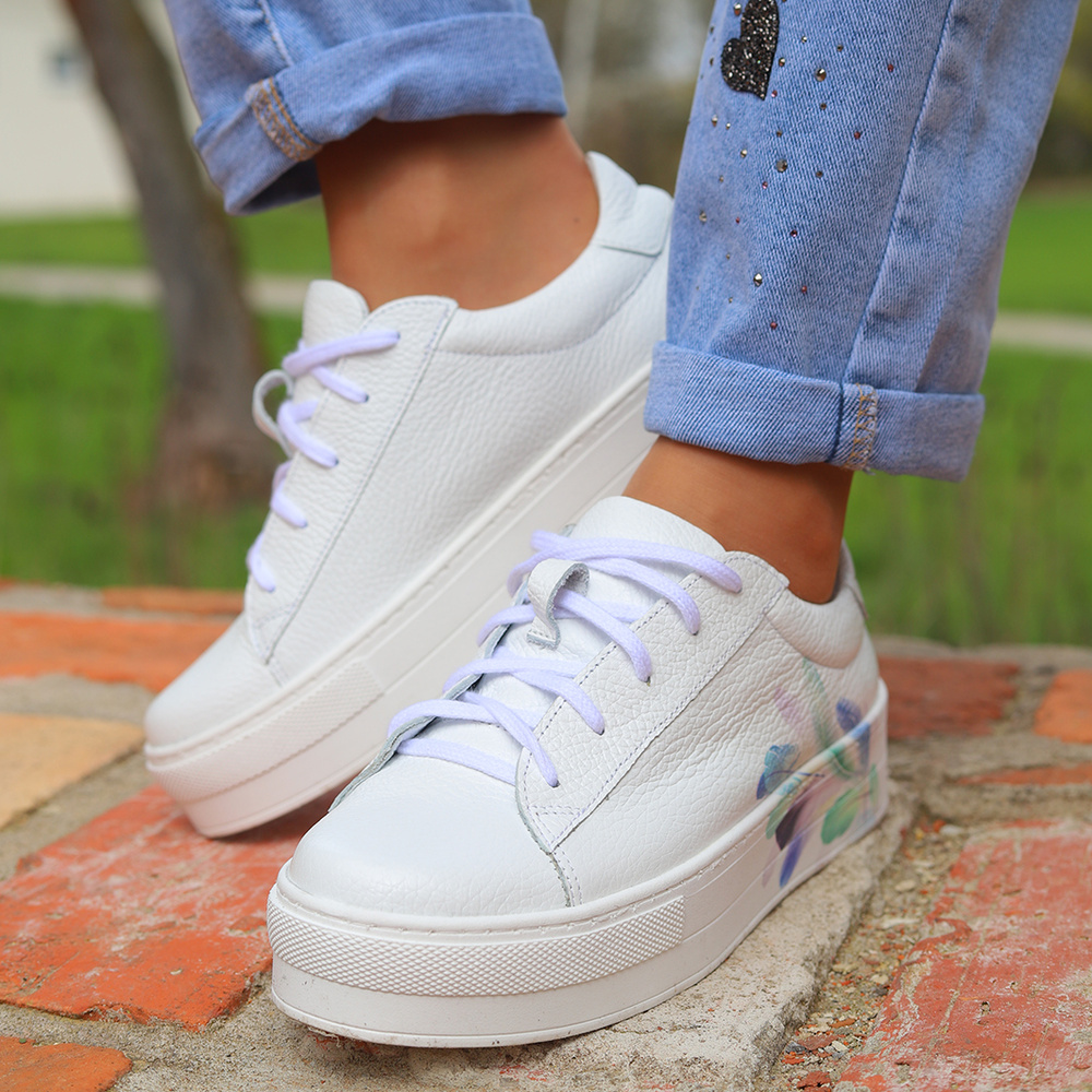 Білі шкіряні туфлі з мотивом пір'я від Nicoll