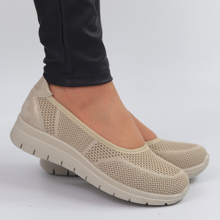 Tenisówki siatkowe w kolorze beżowym News