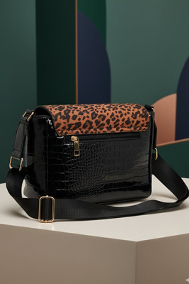 Damska listonoszka lakierowana w panterkę czarna 