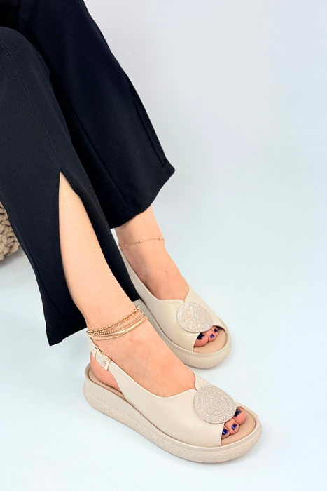 Білі ажурні шкіряні босоніжки на танкетці Filippo