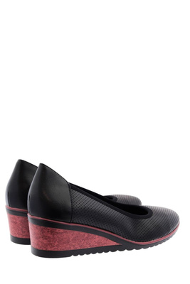 Półbuty czarne perforowane na koturnie 