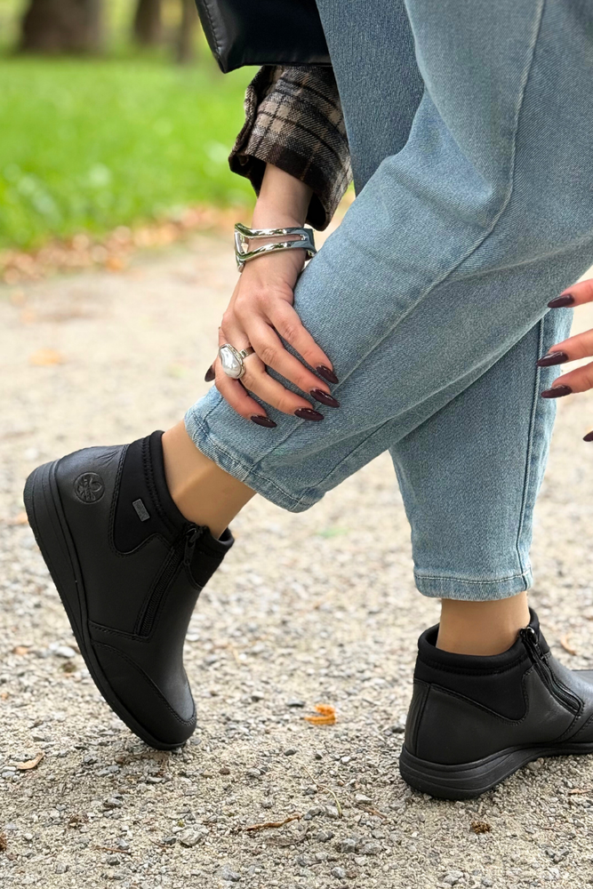 Ботильйони RIEKER Z9583-00, чорні, з оборками