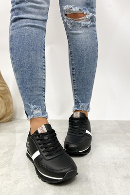 Чорні жіночі кросівки на шнурівці з екошкіри