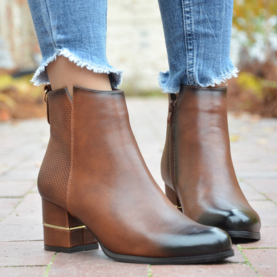 Botki brązowe na słupku ocieplane z zamkiem