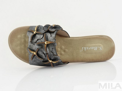 Чорні шльопанці S. Barski з квітами 169-14