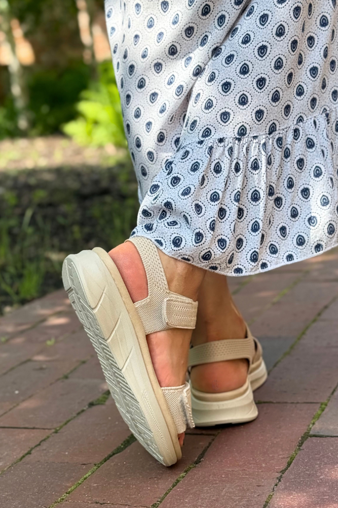 Beżowe sandały damskie lekkie na rzep