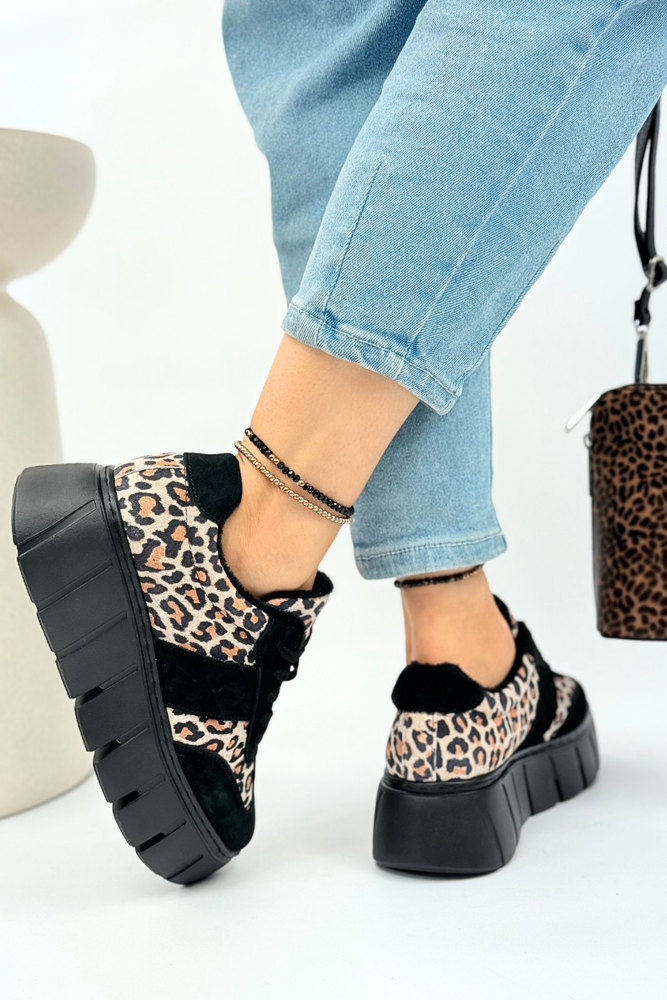 Білі жіночі шкіряні ажурні туфлі