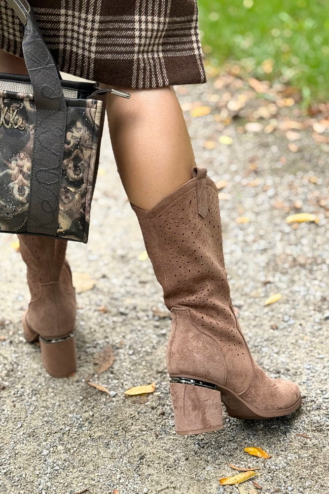 Темно-бежеві ажурні ботильйони із замшевої екошкіри