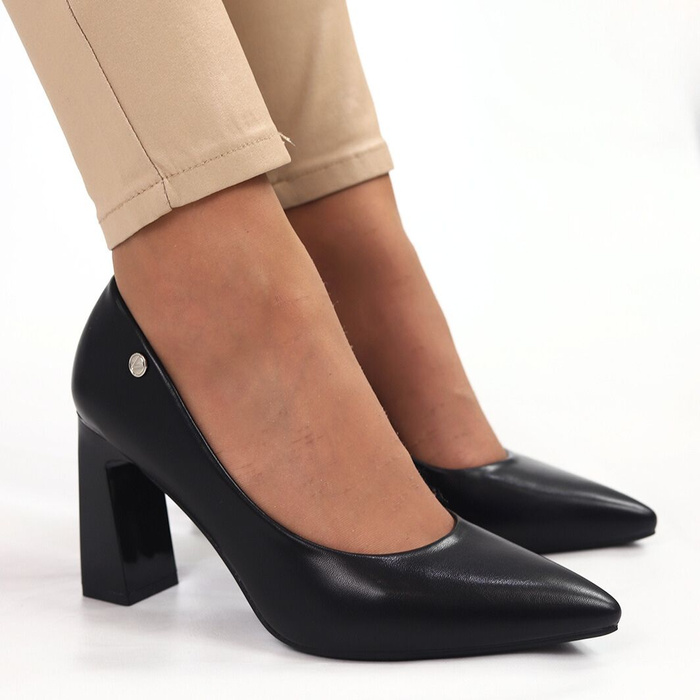 Чорні човники на лакованому каблуці від Vinceza