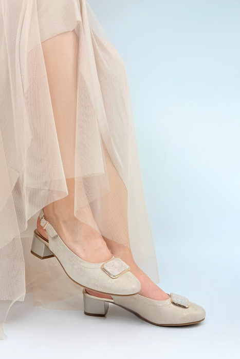 Бежеві босоніжки в криті з декором на колодці