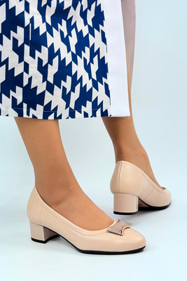 Бежеві шкіряні туфлі на високих підборах з декором, польські