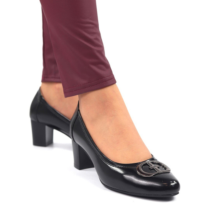 Човники чорного кольору з прикрасою Vinceza