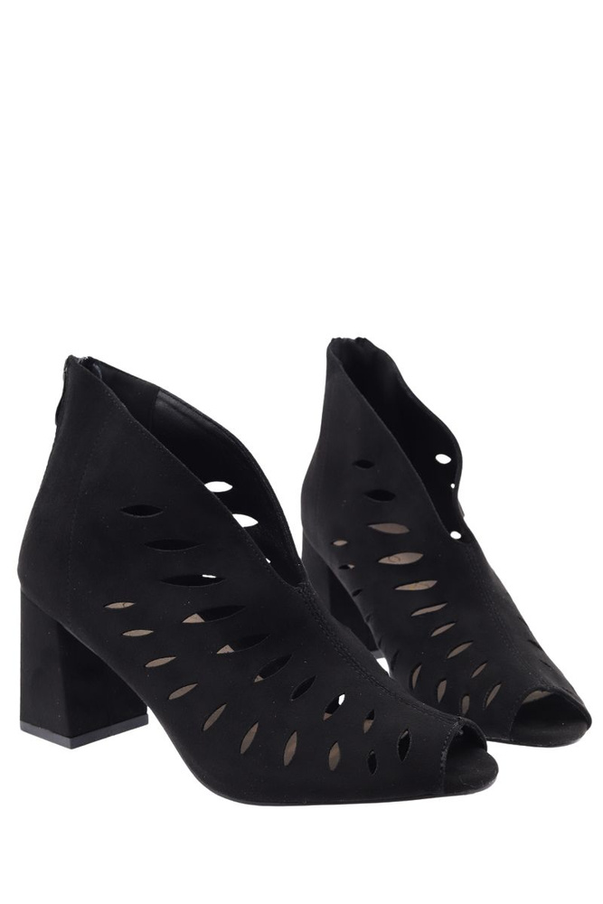 Чорні замшеві ажурні ботильйони з вирізаним носком