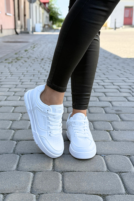 Damskie białe sneakersy Big Star z ekoskóry na płaskiej podeszwie