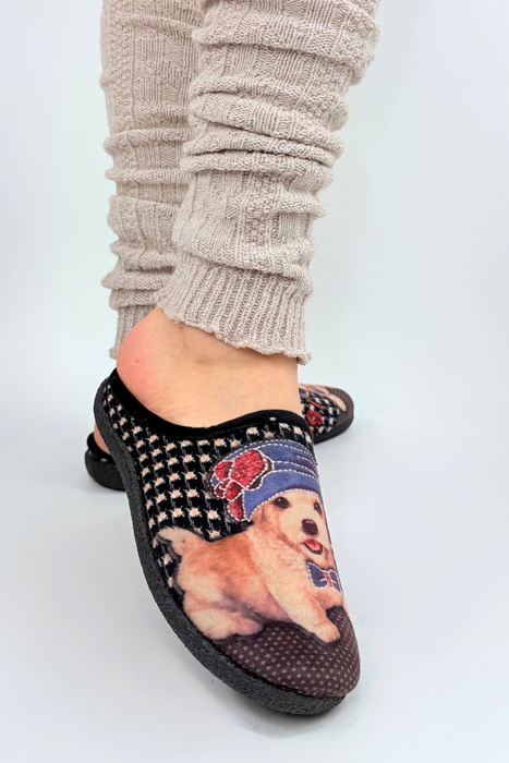 Kapcie damskie wsuwane z pieskiem czarne