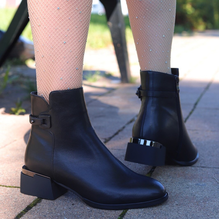 Чорні шкіряні ботильйони Artiker на низькому каблуці