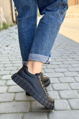 Жіночі чорні кросівки на шнурівці на товстій підошві Big Star