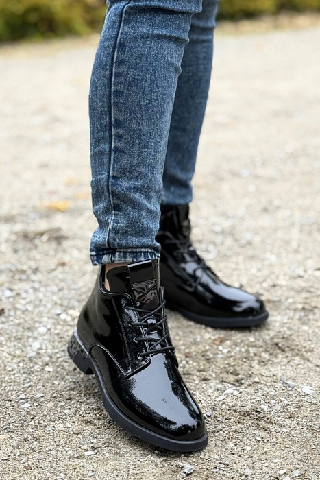 Чорні лаковані ботильйони Filippo