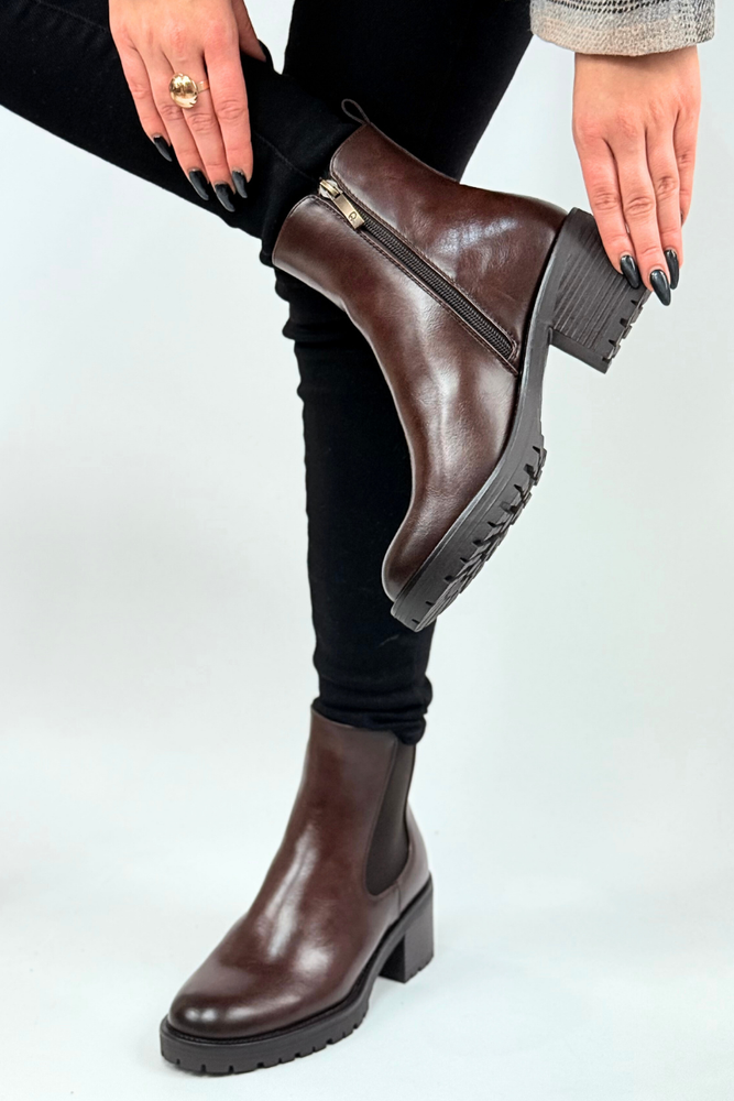 Черевики замшеві коричневого кольору, утеплені