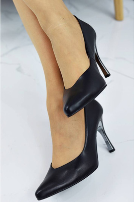 Стильні чорні туфлі на підборах з натуральної шкіри Kordel grain