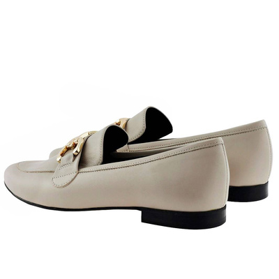 Бежеві жіночі шкіряні лофери з металевим декором Bravo Moda