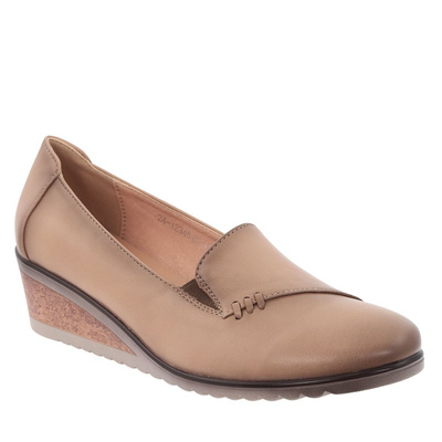 Бежеві жіночі туфлі на танкетці Potocki 