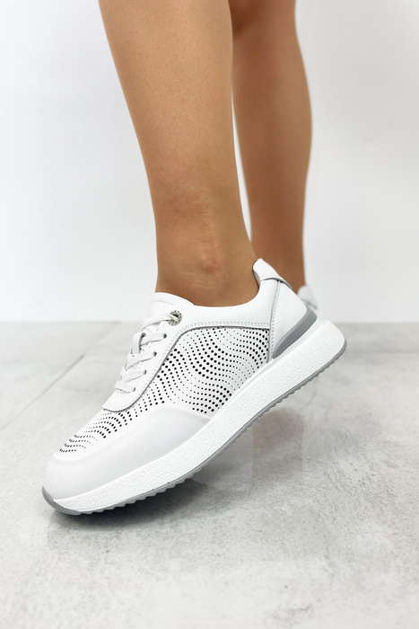 Білі шкіряні кросівки з перфорацією на платформі