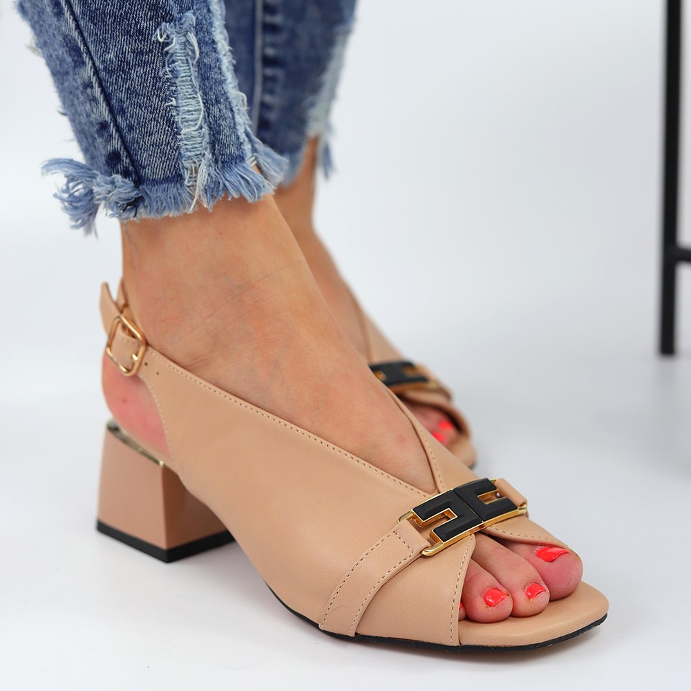 Nudowe sandały na klocku T. Sokolski 