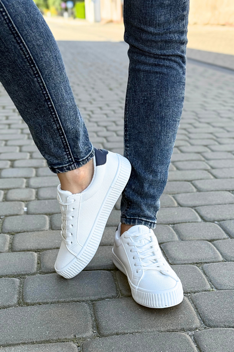 Білі жіночі кросівки Big Star на шнурівці на платформі