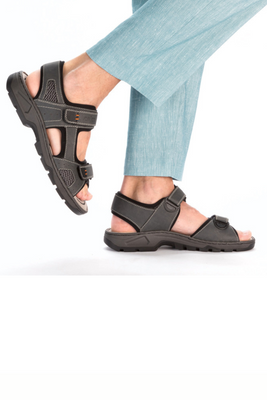 Beżowe sandały mocno zabudowane z ozdobnym kwiatkiem Rieker